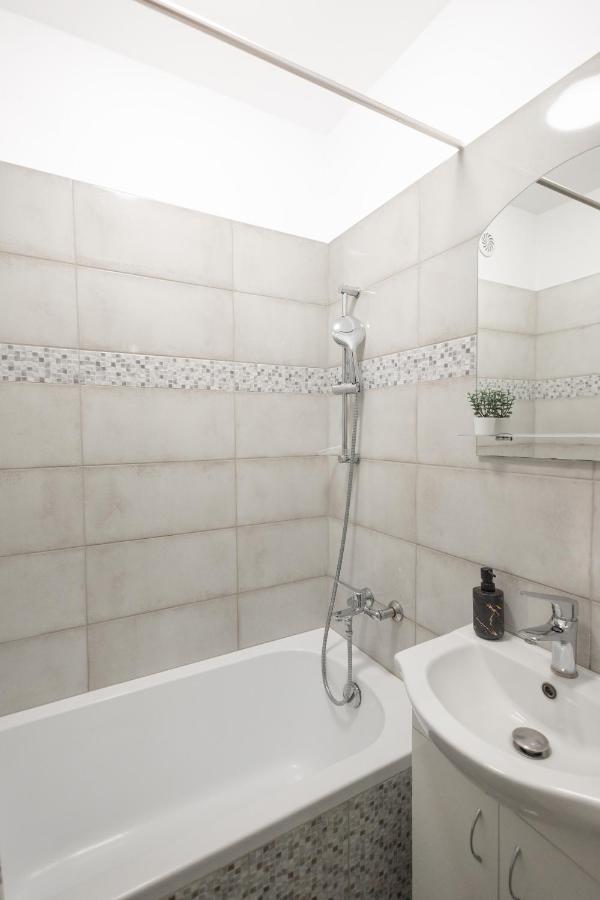 Clicktheflat Stawki Apart Rooms Varşova Dış mekan fotoğraf